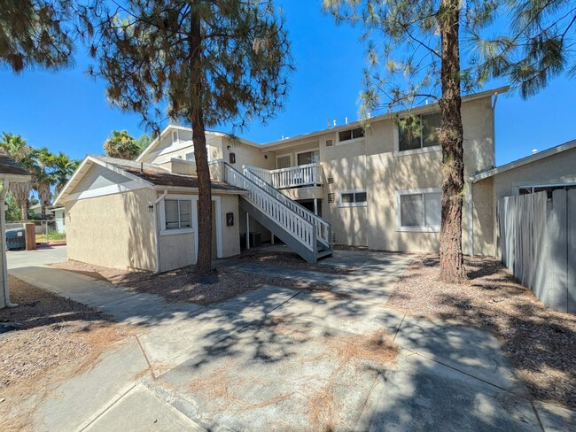 Building Photo - 955 W Devonshire Ave Unit B