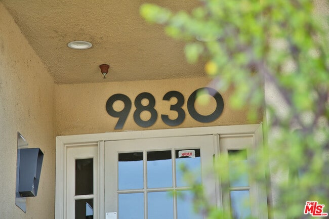Building Photo - 9830 Vidor Dr Unit 302