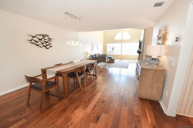 Photo - 15 Aruba Bend