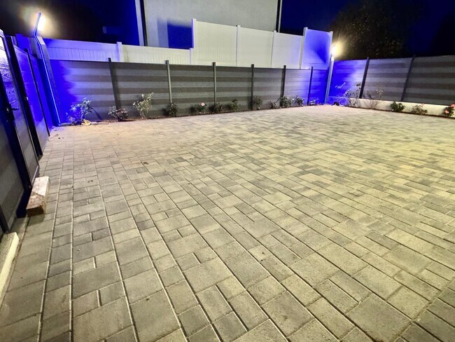 Photo - 17807 San Fernando Mission Blvd