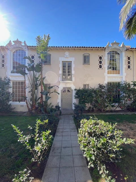 Building Photo - 8352 Fountain Ave Unit C1