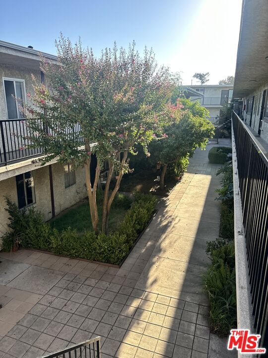 Building Photo - 8800 Cedros Ave Unit 219