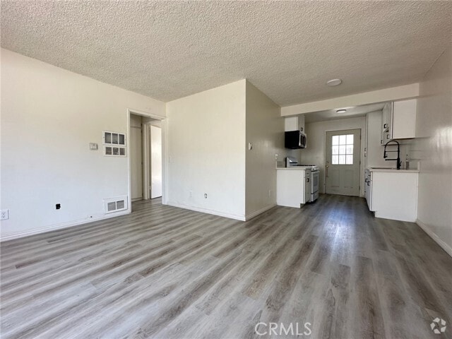 Building Photo - 701 S Garfield Ave Rental