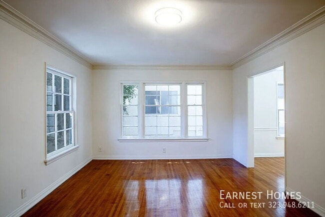 Building Photo - 127 N Doheny Dr Unit 4