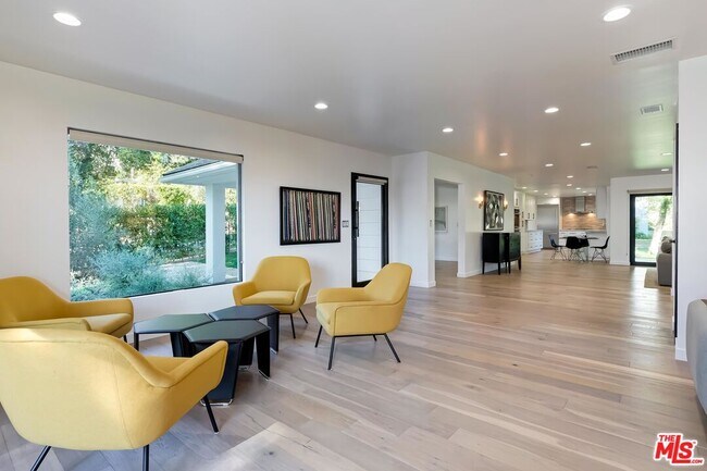 Photo - 2400 Glendower Ave