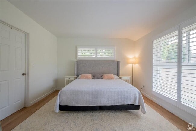 Building Photo - 23100 Mulholland Dr Rental