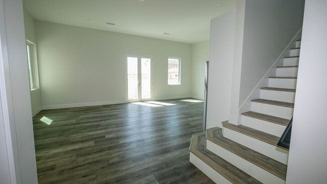 Photo - 5535-5539 Potomac St. Unit 5537