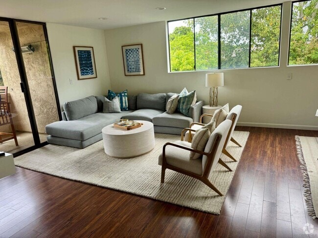 Building Photo - 2420 Torrey Pines Rd Unit 304B Rental