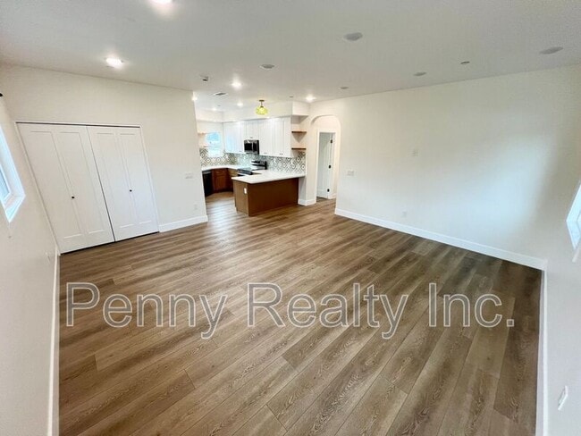Photo - 669-2 Townsite Dr