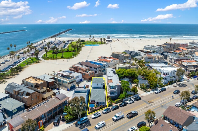 Photo - 2637 Strandway