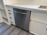 Photo - 13422 Oxnard St