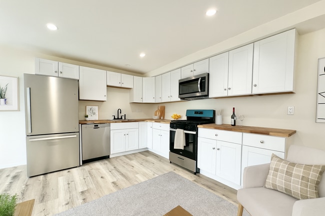 Building Photo - 14615 Gilmore St