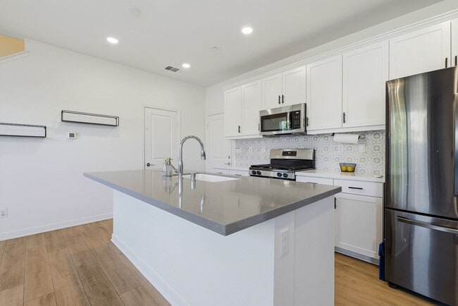 Photo - 4 Bedroom Townhome for rent In Murrieta