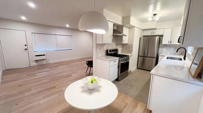 Photo - 1011 Hilldale Ave