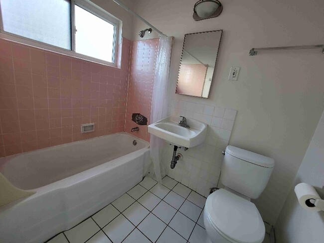 Photo - 2364 Walgrove Ave Unit 5