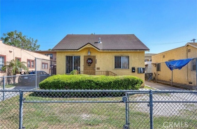 Photo - 822 E 87th Pl Townhome