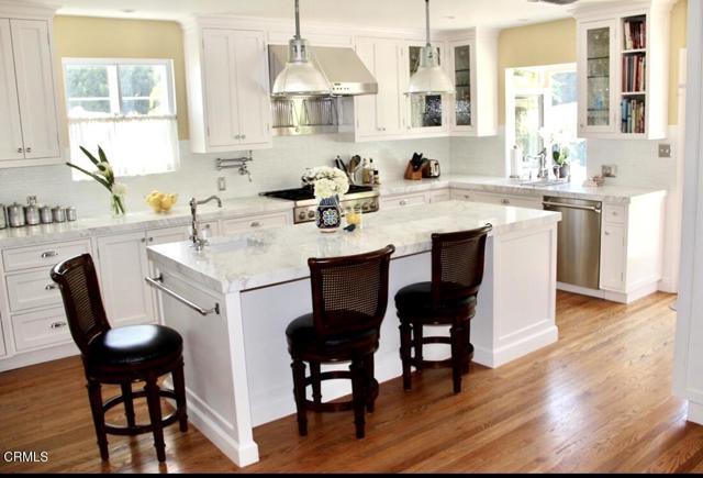 Photo - 807 N Doheny Dr House