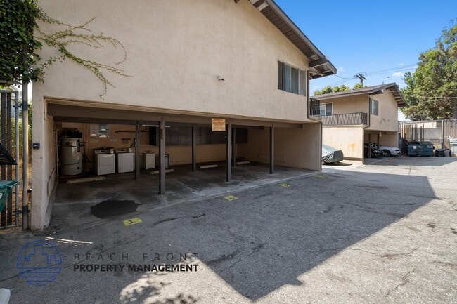 Photo - 745-747 Venice Way