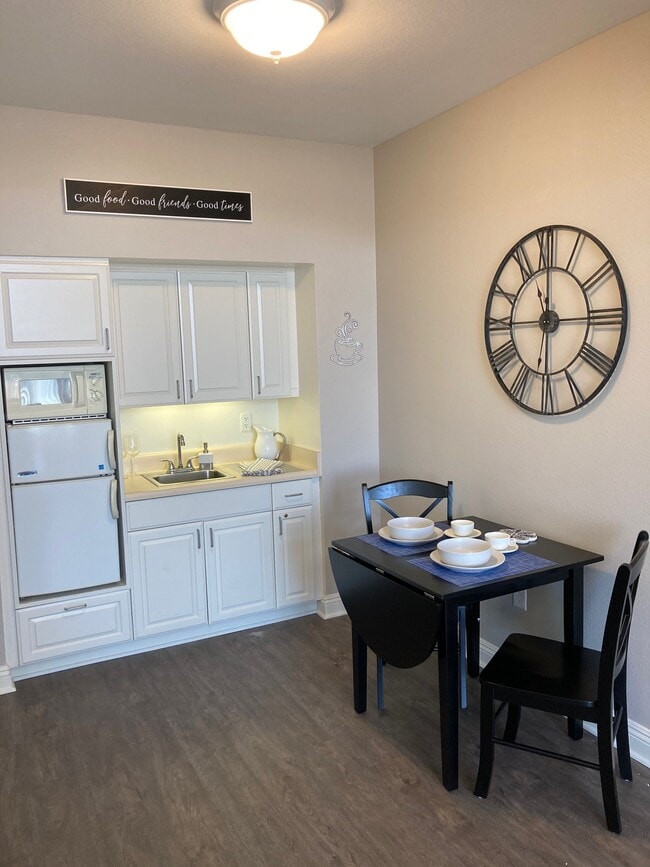 Independent Living Kitchenette - Las Villas Del Norte Senior Living