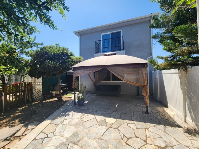 Building Photo - 6827 Murietta Ave