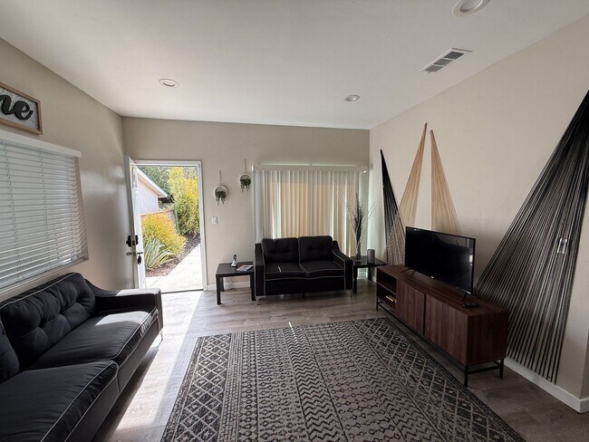 Building Photo - 5223-5225 E Falls View Dr