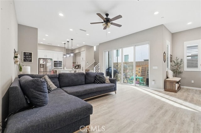 Photo - 155 Spectacle