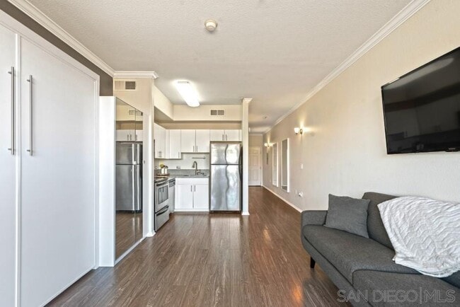 Building Photo - 1643 6th Ave Unit 518