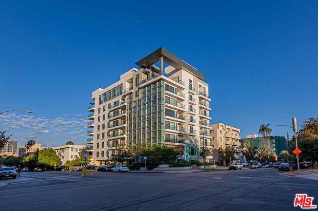 Building Photo - 702 Serrano Ave Unit 504