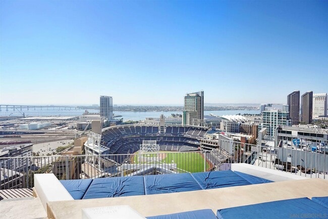 Building Photo - 321 Tenth Ave Unit 804