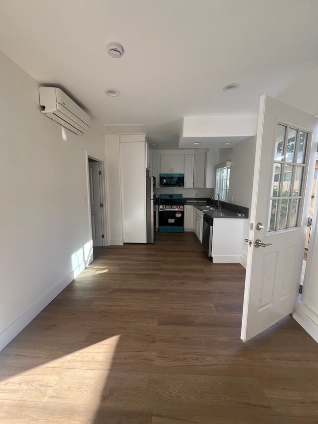 Photo - 23460 Friar St