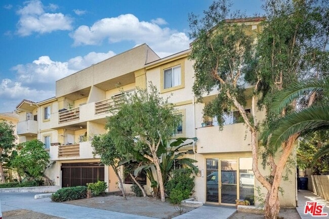 Building Photo - 14816 Friar St Unit 102