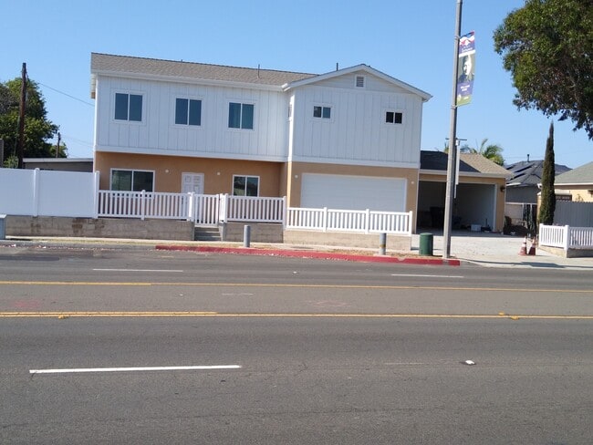 Building Photo - 2857 W Carson St