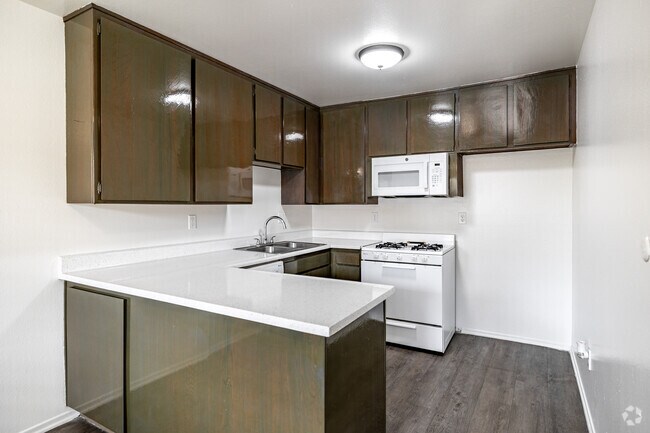 2BR, 1BA - 960SF - Kitchen - Rancho Del Monte