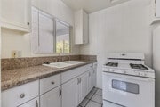 sample interior kitchen 330 waldo - 330-350 Waldo Ave Apartments