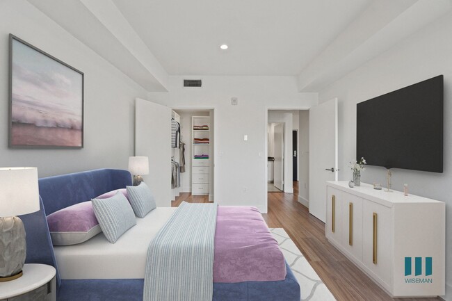 Spacious Bedroom with Walk-In Closet with Built-In Organizers - Gramercy Park by Wiseman