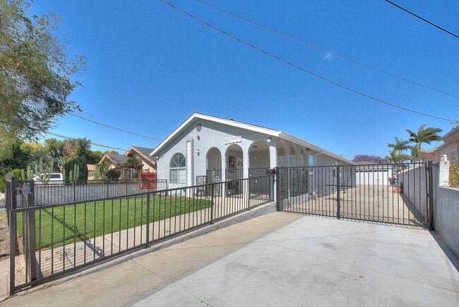Photo - 24600 Cypress St