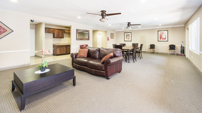 Photo - Reseda On The Park