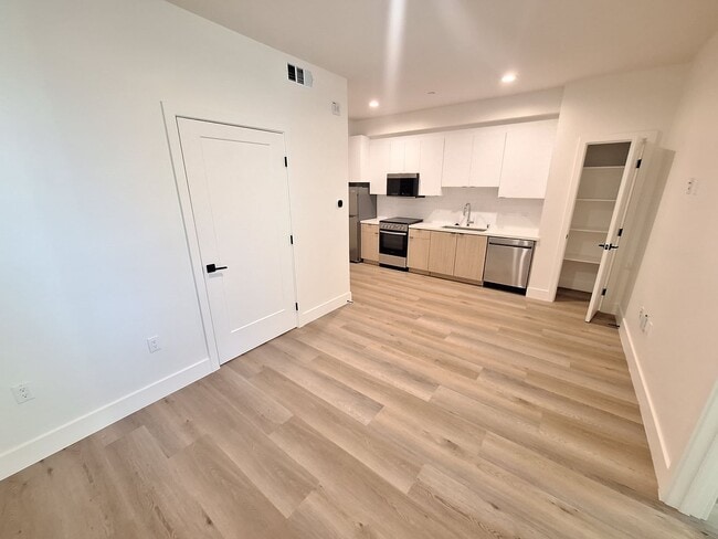 Building Photo - 16136 Devonshire St Unit 103