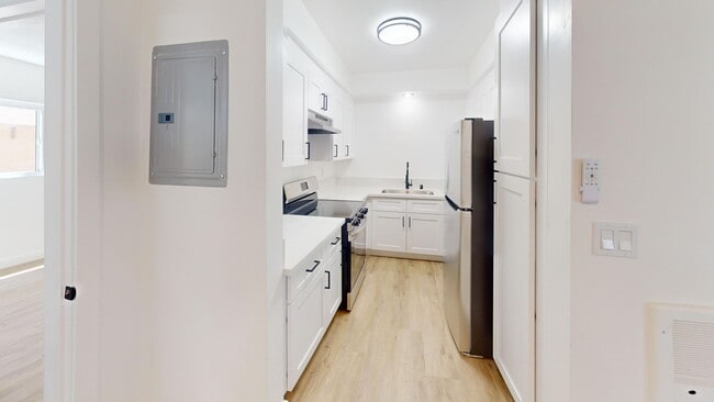 Photo - FREE RENT! Beautiful & Spacious 1 bed. Apt. In Van nuys.
