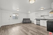 Photo - 14333 Haynes St Apartment Unit 5