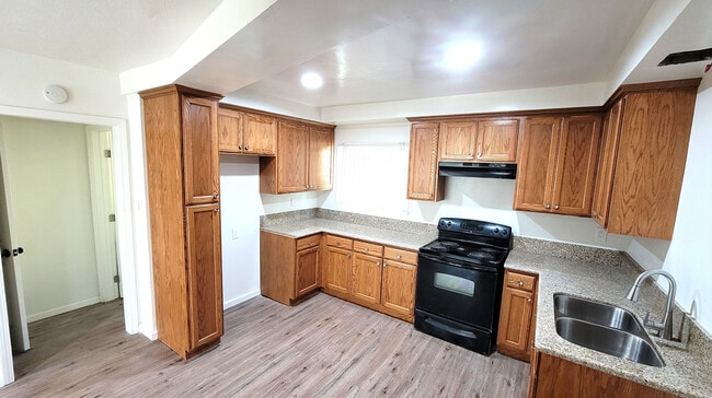 Photo - 11516 Eucalyptus Ave Unit B