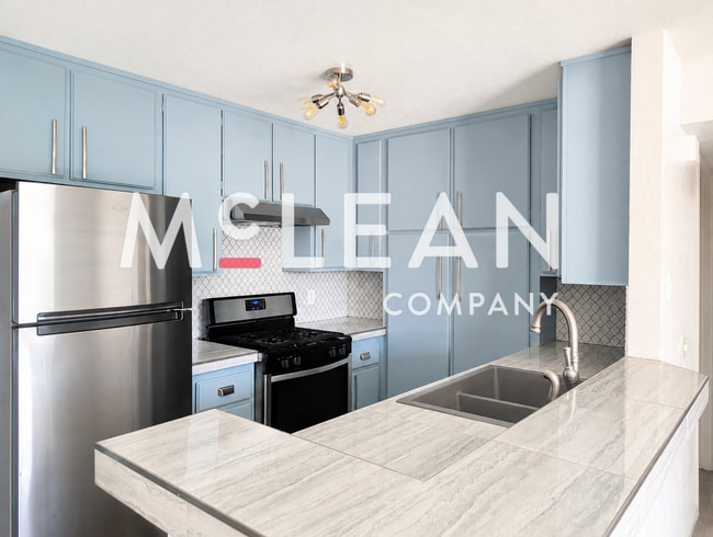 Building Photo - Beautiful Condo in the Gated Cathedral Springs Community