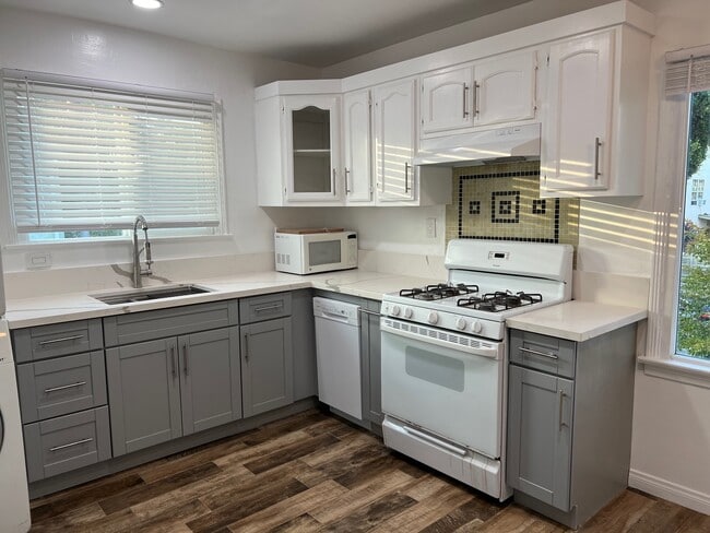 Building Photo - 5467 Kinston Ave Unit 5467 Kinston Rental