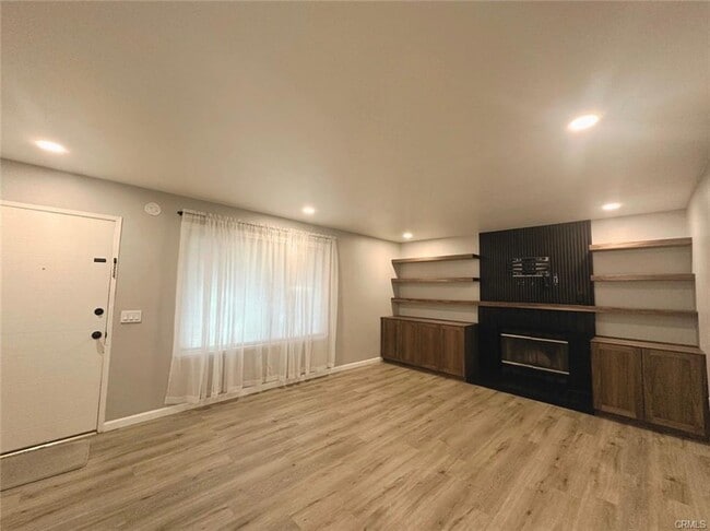 Photo - 10416 Larwin Ave