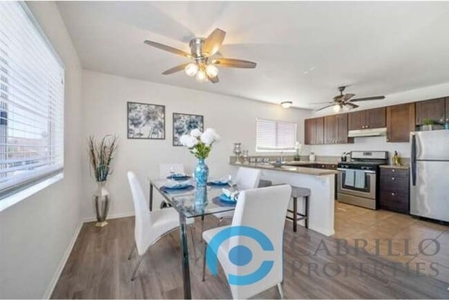 Building Photo - 4523 Winona Ave