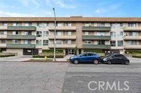 Building Photo - 525 N Sycamore Ave Unit 333