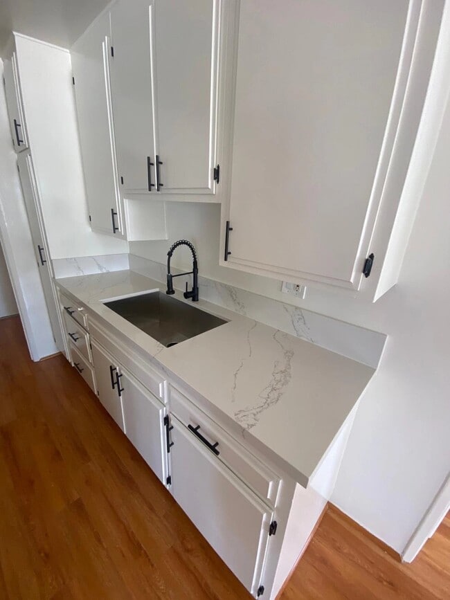 Photo - 10776 Rose Ave Unit 9