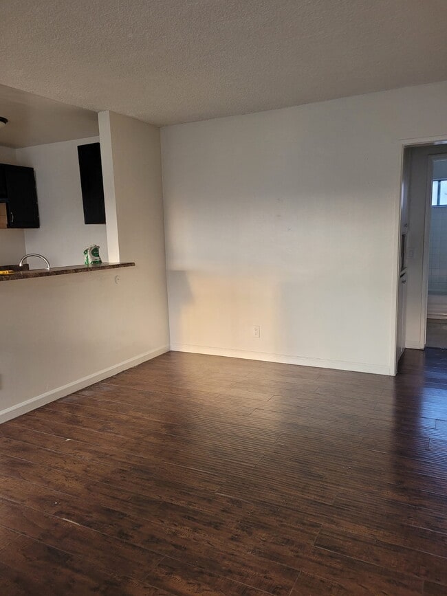 Building Photo - 1465 W 25th St Unit 5