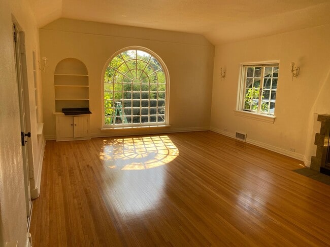 Photo - Beautiful 3 bedroom 2 bathroom in La Canada