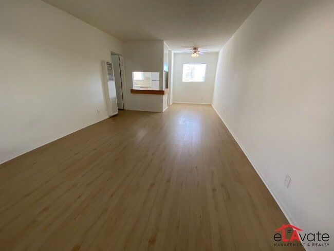 Building Photo - 11820 Chandler Blvd Unit 07